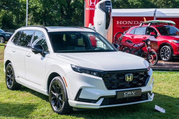 white color Honda CRV